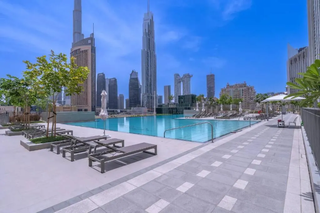 Downtown Views II - Vogue Two Bedroom Apartment With 2 Balconies And Full Burj Khalifa, Opposite Dubai Mall Skybridge