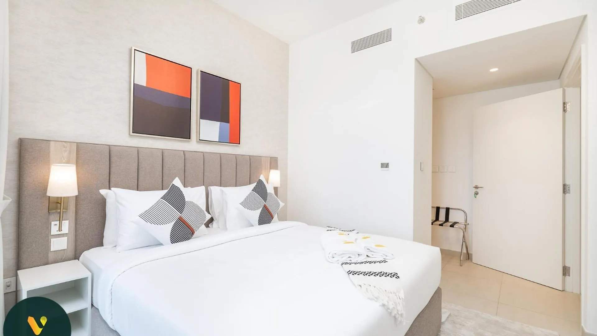 Downtown Views II - Vogue Two Bedroom Apartment With 2 Balconies And Full Burj Khalifa, Opposite Dubai Mall Skybridge